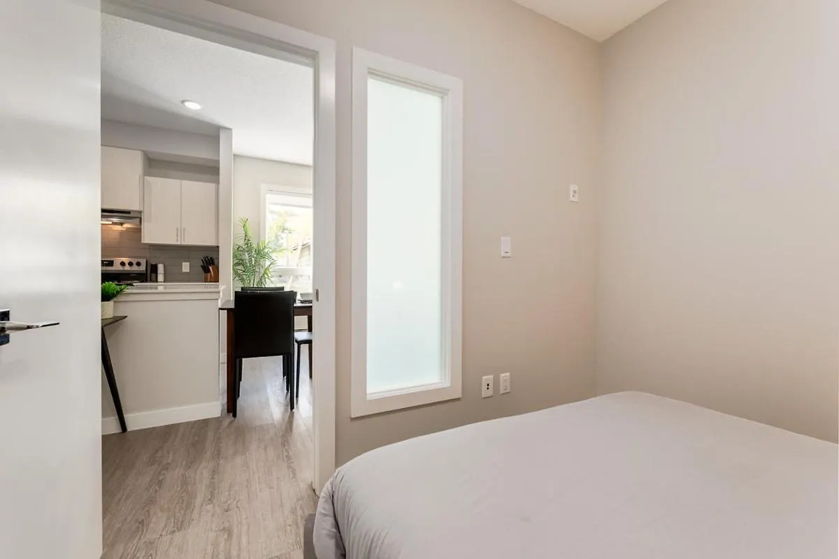 Inner City Apartment, Pet Friendly, Free Underground Parking Calgary
